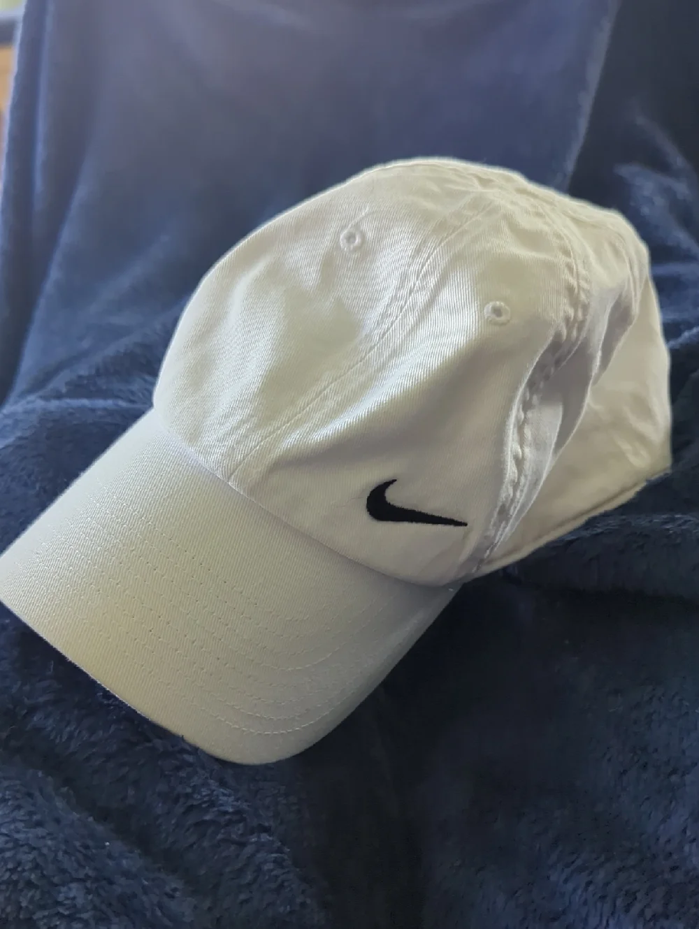 Nike White Baseball Cap with Black Swoosh - Picture 1 of 3
